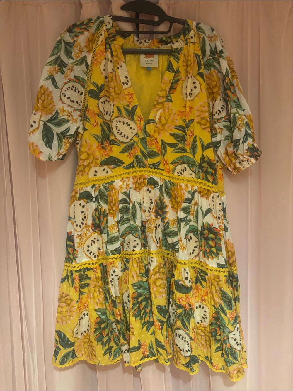 FARM Rio Yellow Tropical V‑Neck Tiered Mini Dress